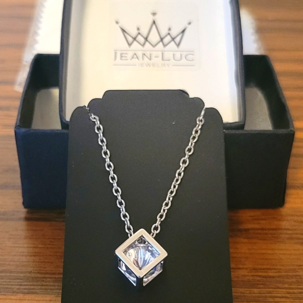 Jean-Luc Jewelry swarovski crystal diamond prong set solitaire necklace. NWOT